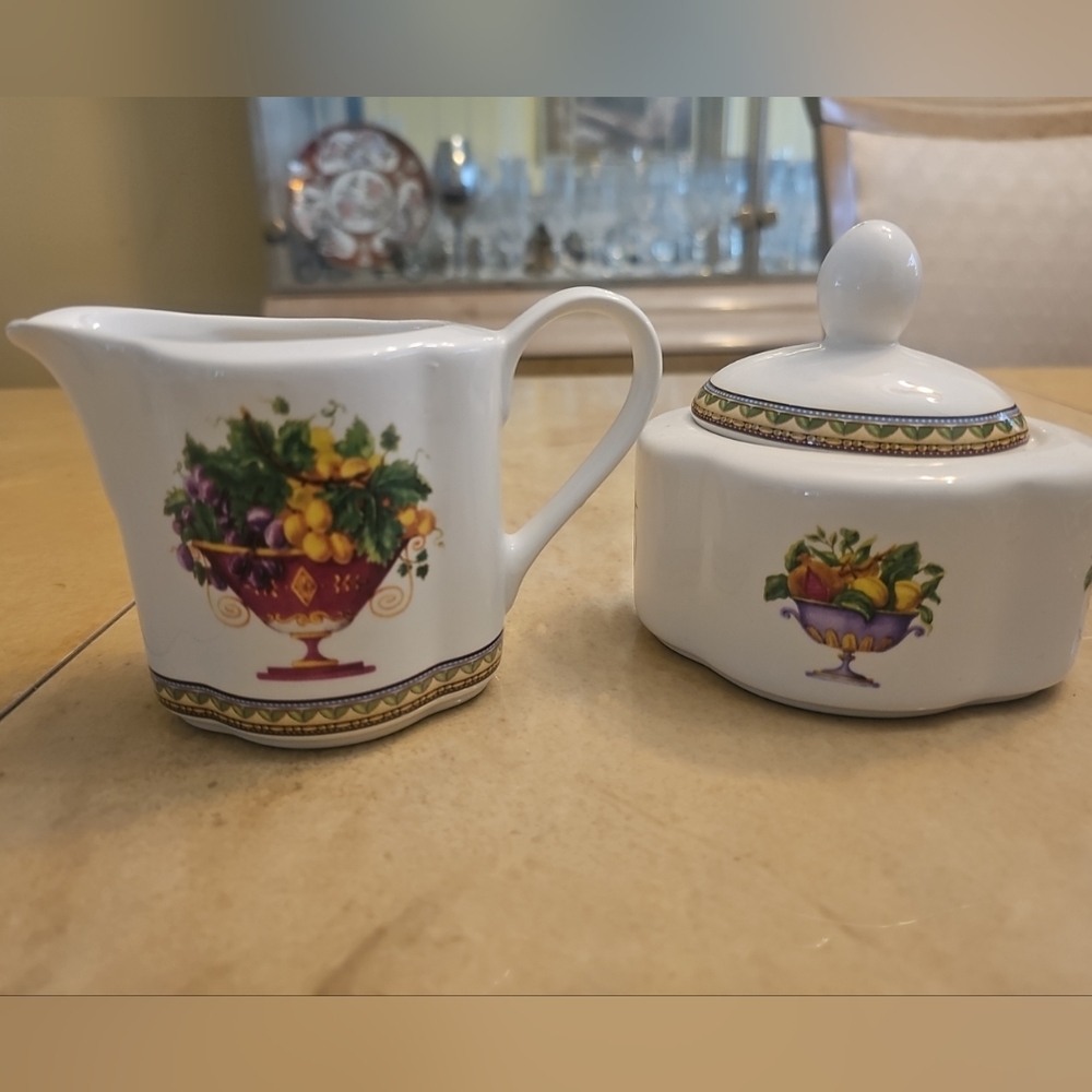 CASA ELITE Collection Vintage Sugar bowl & creamer Set Great Condition